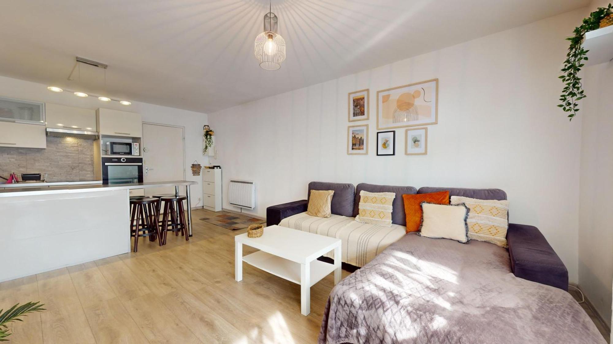 Lounge Avec Parking